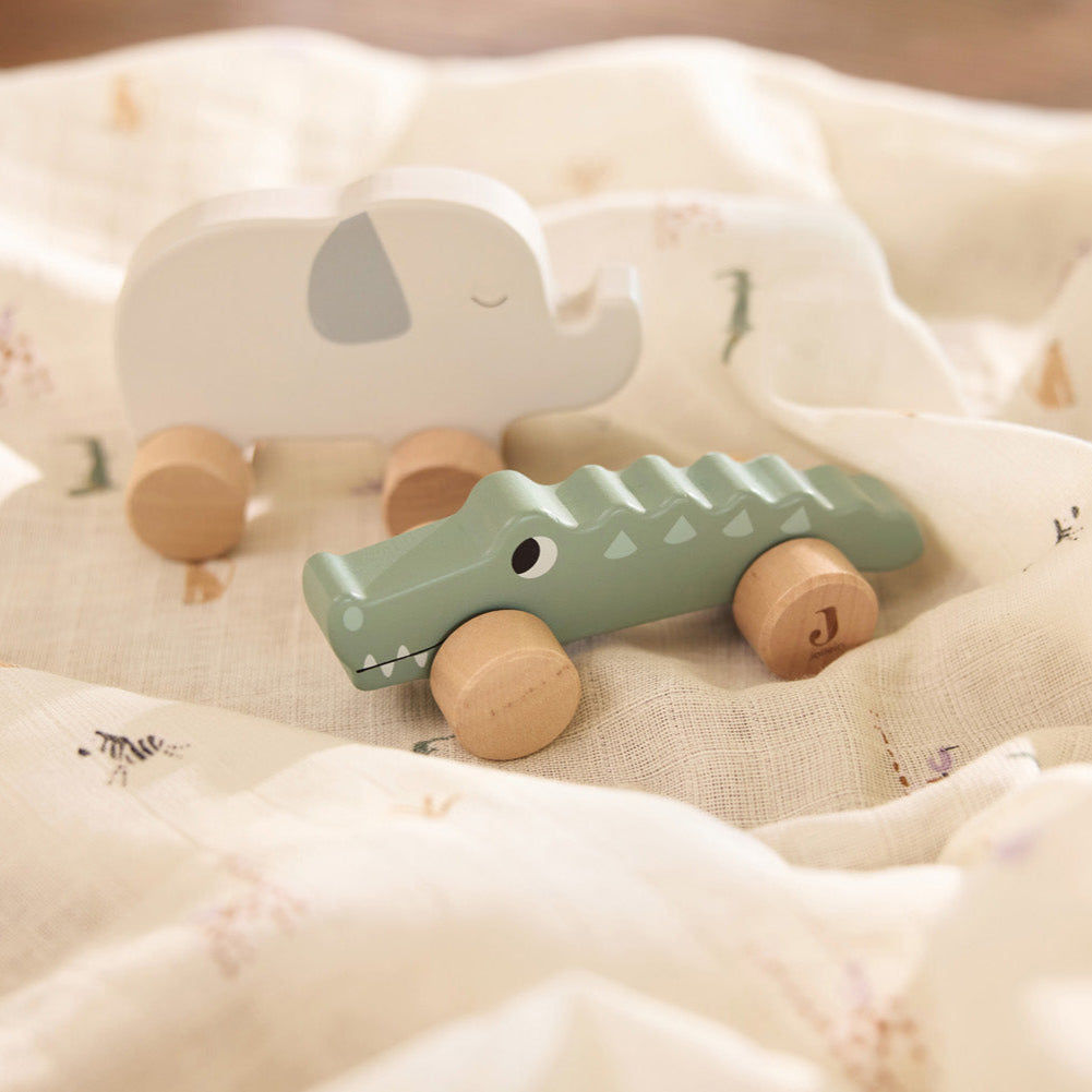 Crocodile en bois à roulettes – Jungle Jambo – Jouet d’éveil FSC